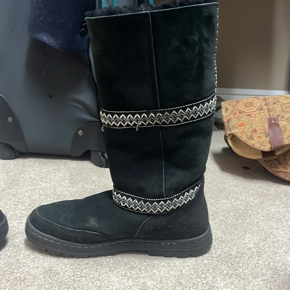 UGG Winter Boots - Picture 6 of 8
